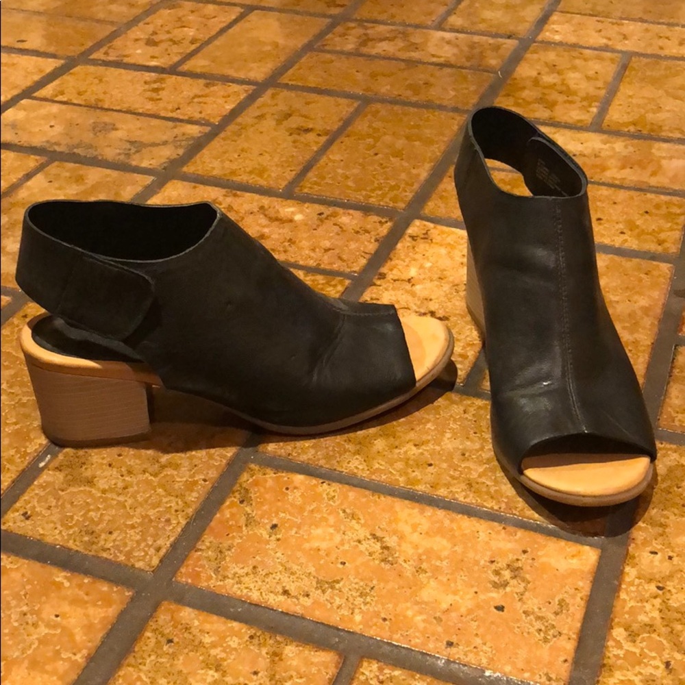 KORKS leather wide heels with velcro strap
